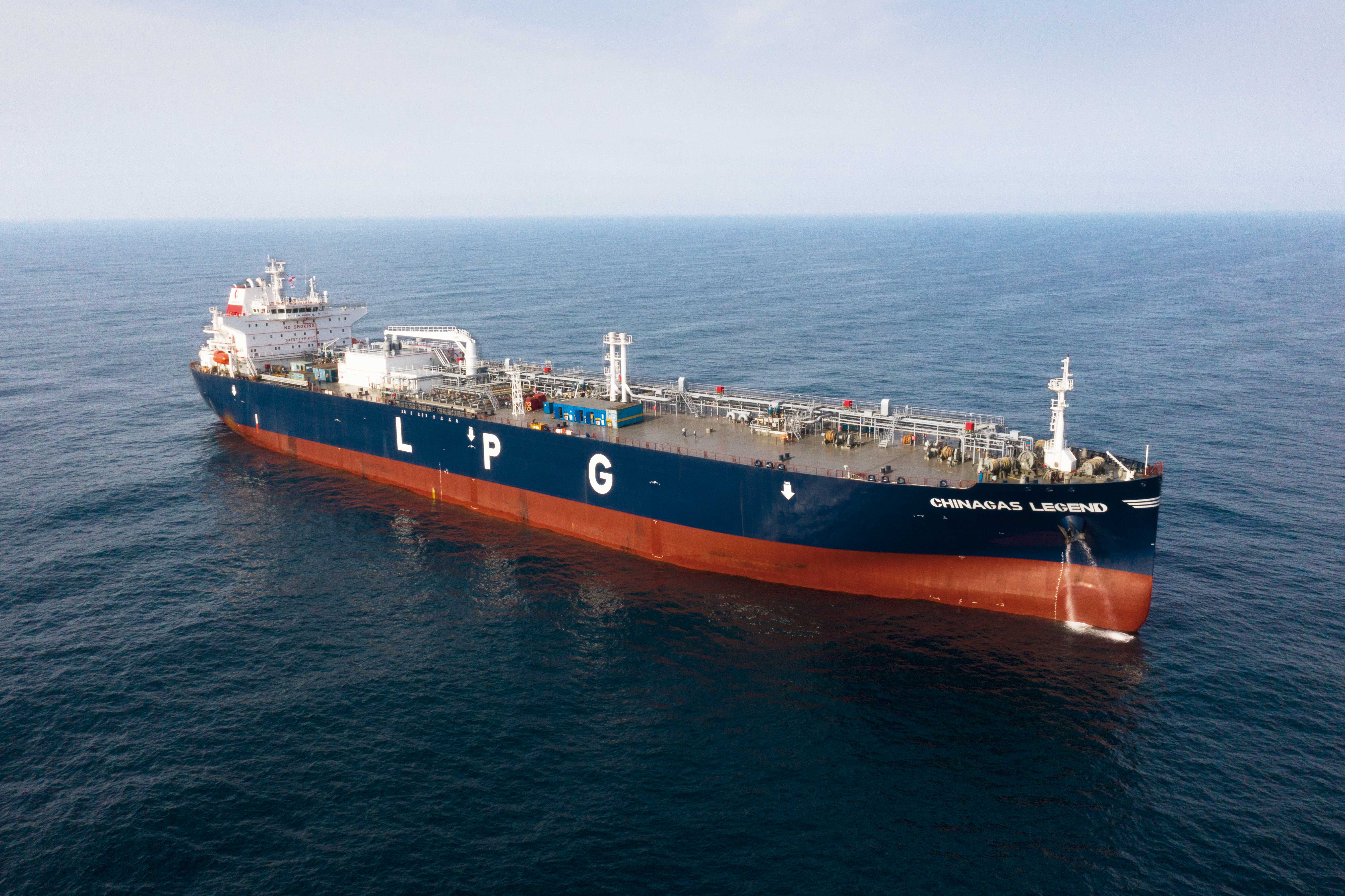3、84000立方米超大型液化石油气运输船.jpg